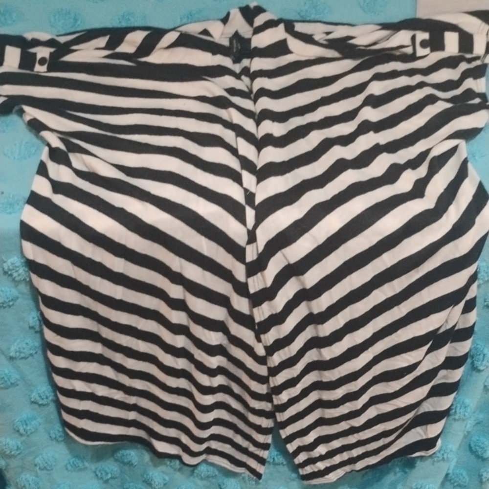 New Directions Black and White Oversized Boxy Blouse